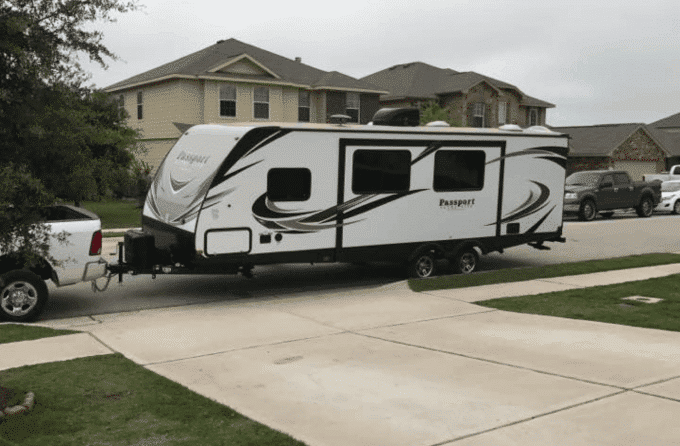 Best RV To Live In Full-Time? Consider These 4 Factors - TREKKN