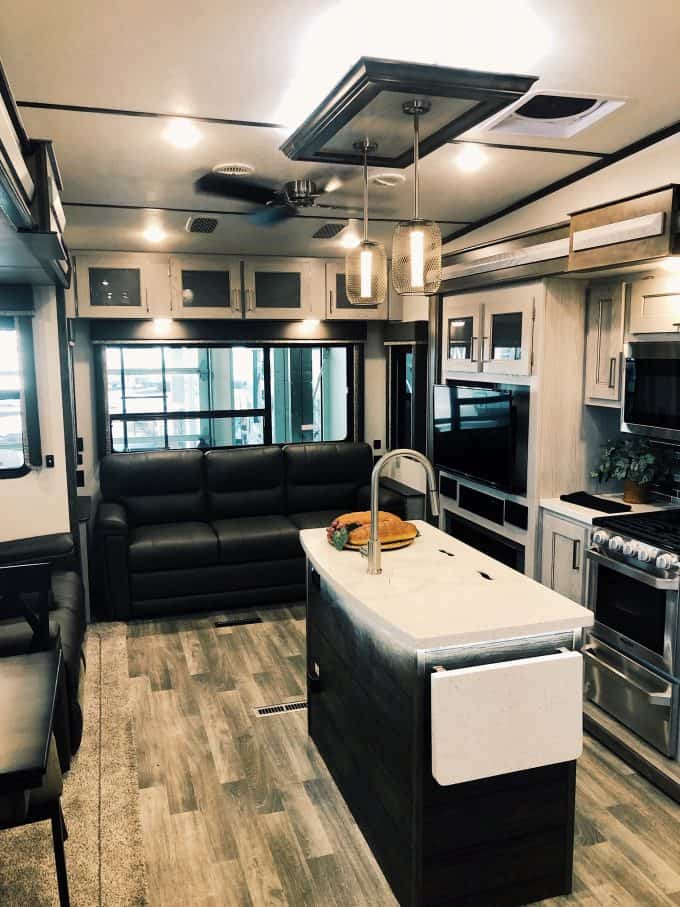 2020 Keystone Montana High Country 295rl Fifth Wheel