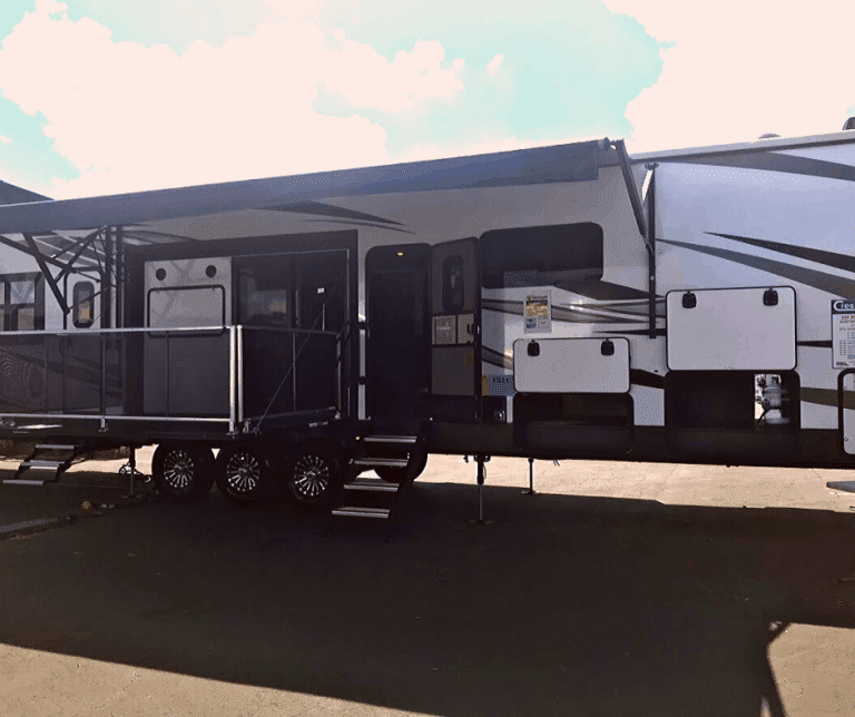 Best RV To Live In FullTime? Consider These 4 Factors