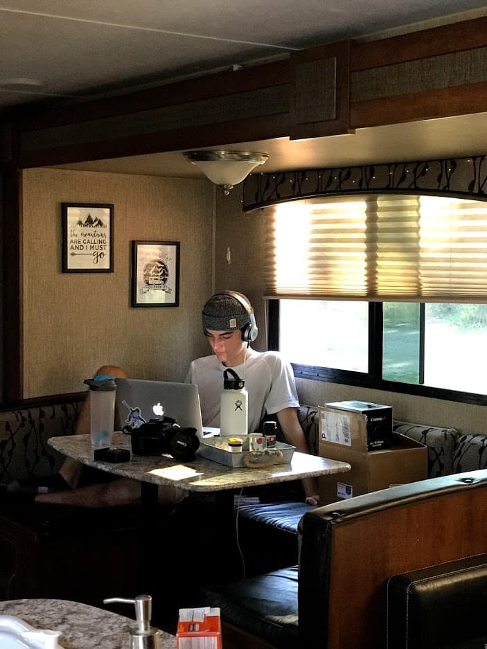 5 Work from Home RV Office Spaces to Give You Inspiration